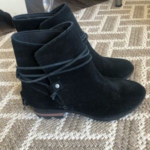 Sorel ankle suede boots